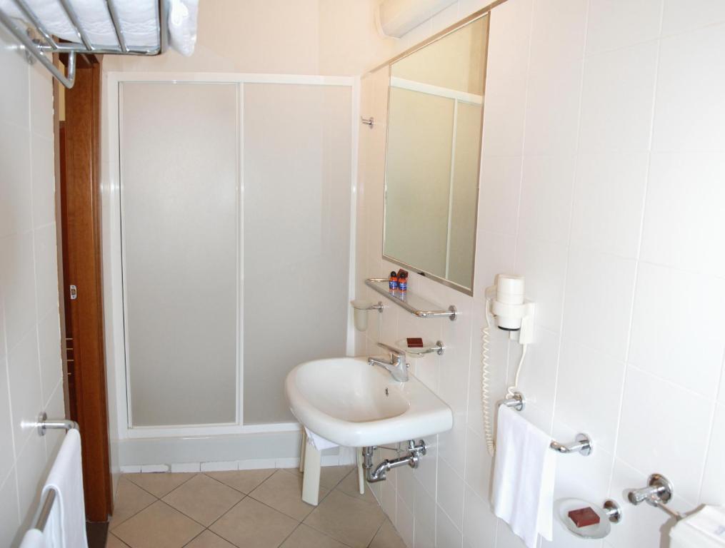 Hotel Olimpic Castel Maggiore Kültér fotó