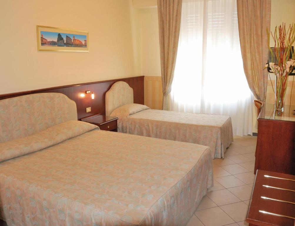 Hotel Olimpic Castel Maggiore Kültér fotó